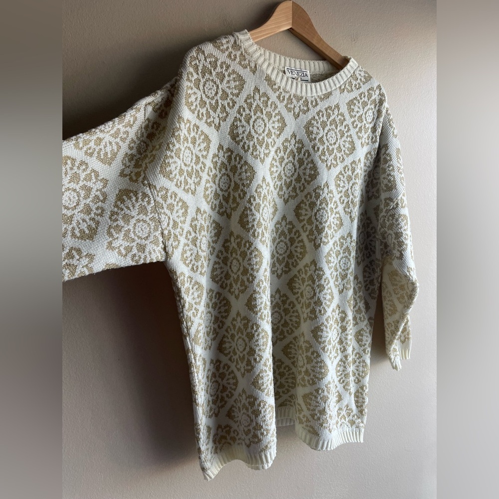 Venezia Women Crew Ivory Gold Shimmer Design Oversized Sweater Size 1X - Picture 3 of 9